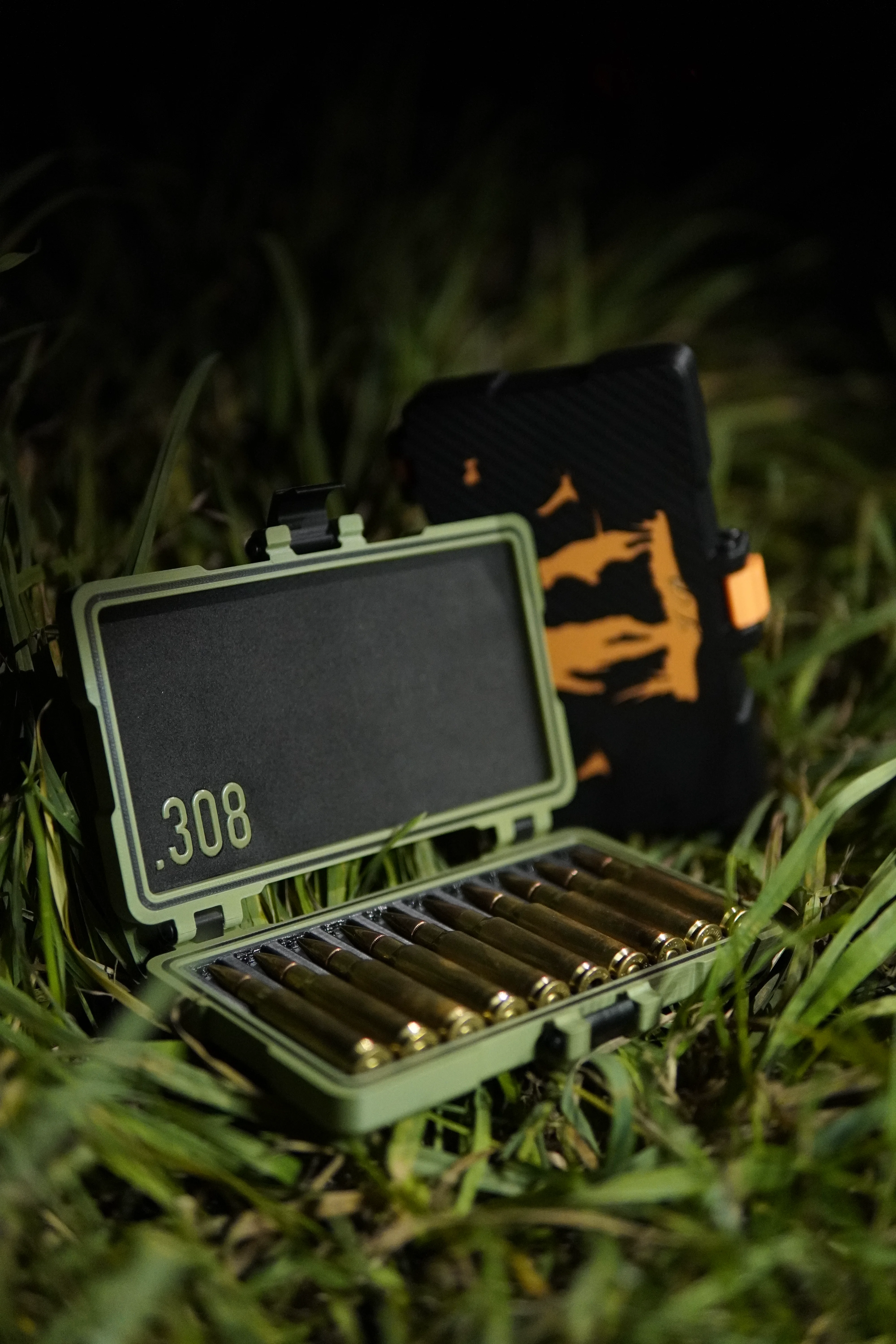 Grön ammunitionlåda med naturmotiv